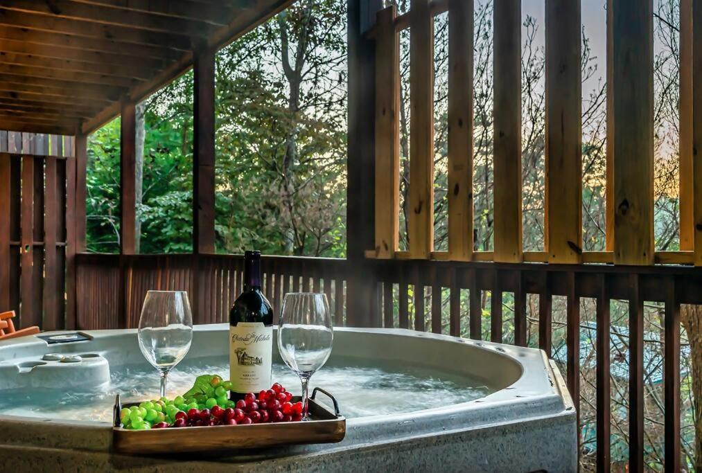 Spacious Smokies Cabin - Hot Tub With Mountain Views Gatlinburg Zewnętrze zdjęcie