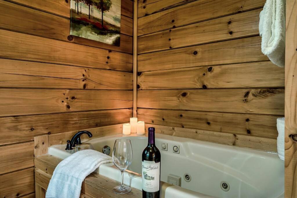Spacious Smokies Cabin - Hot Tub With Mountain Views Gatlinburg Zewnętrze zdjęcie