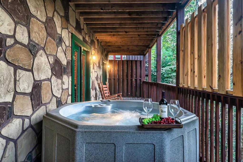 Spacious Smokies Cabin - Hot Tub With Mountain Views Gatlinburg Zewnętrze zdjęcie