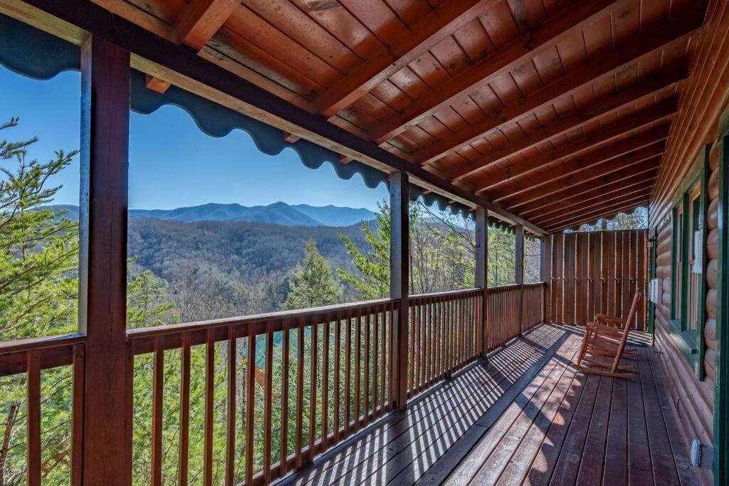 Spacious Smokies Cabin - Hot Tub With Mountain Views Gatlinburg Zewnętrze zdjęcie