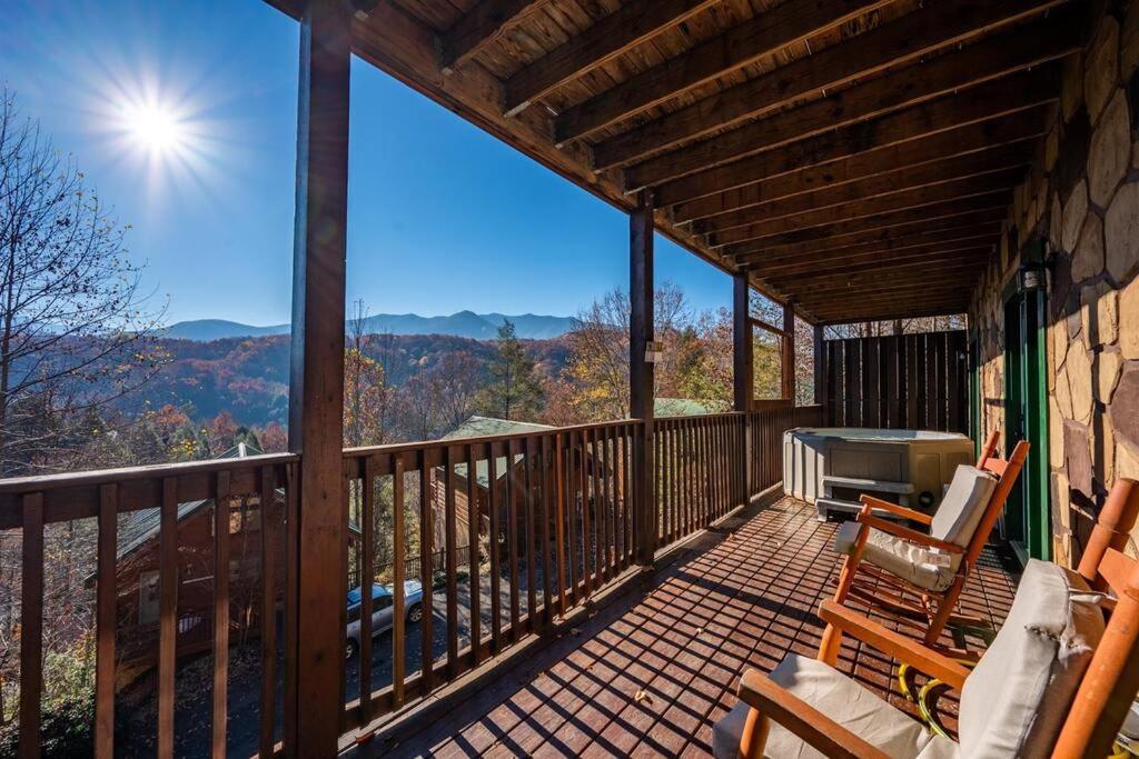 Spacious Smokies Cabin - Hot Tub With Mountain Views Gatlinburg Zewnętrze zdjęcie