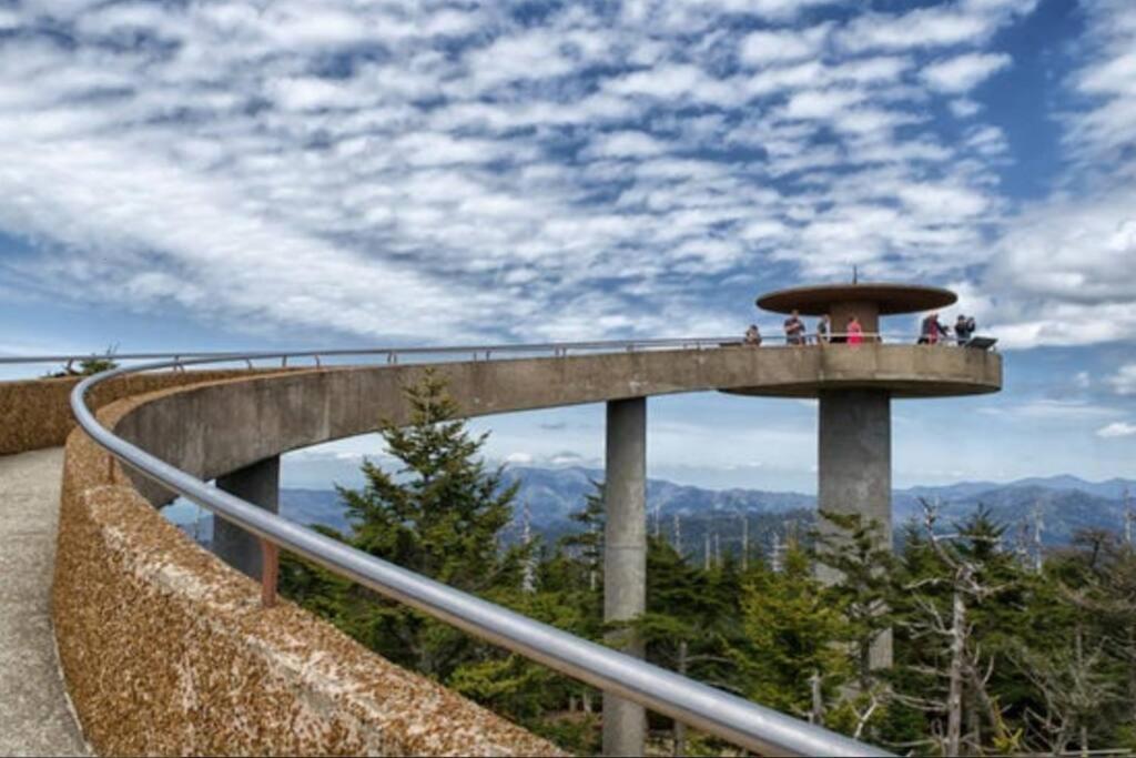 Spacious Smokies Cabin - Hot Tub With Mountain Views Gatlinburg Zewnętrze zdjęcie
