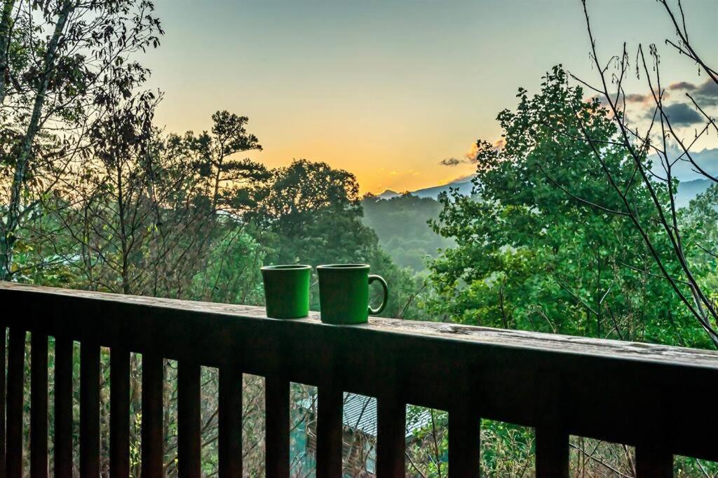 Spacious Smokies Cabin - Hot Tub With Mountain Views Gatlinburg Zewnętrze zdjęcie