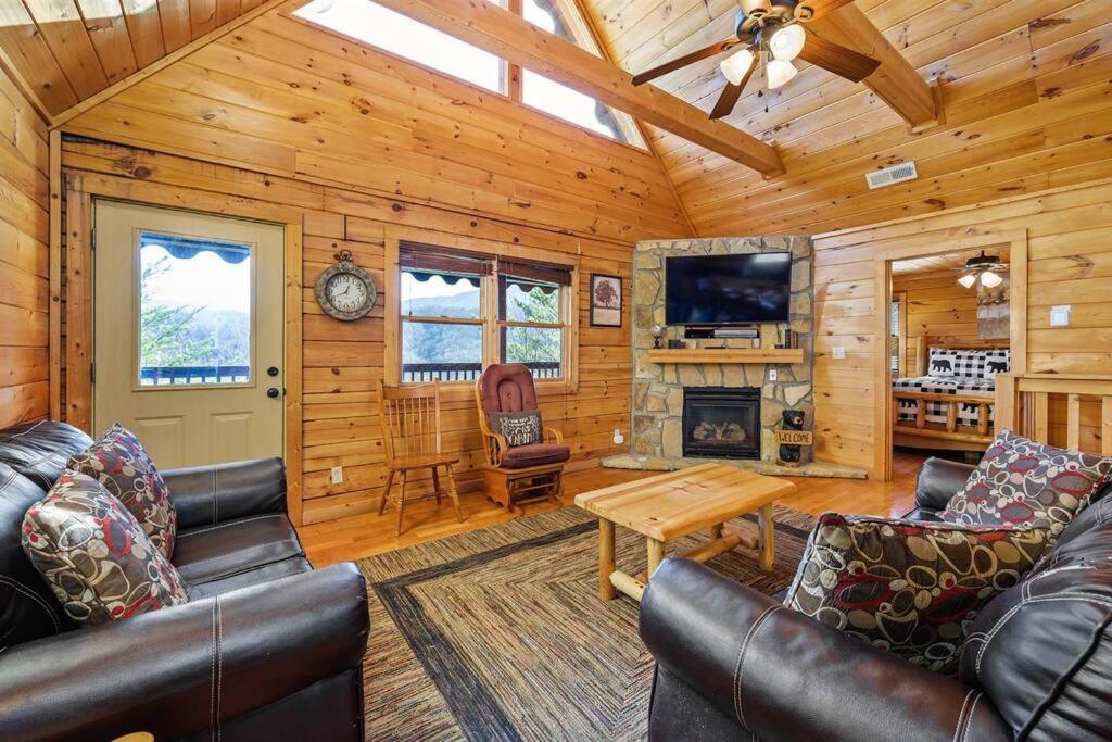 Spacious Smokies Cabin - Hot Tub With Mountain Views Gatlinburg Zewnętrze zdjęcie